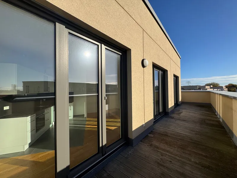 Willkommen in der Parkstadt Karlshorst. Wunderschöne Dachgeschoßwohnung mit Terrasse und Ausblick — photo 1